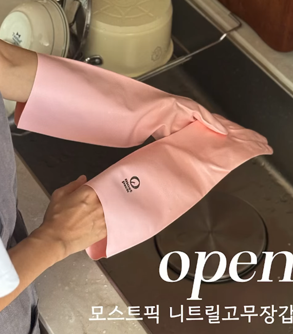 MOSTPICK gloves in a creator’s kitchen